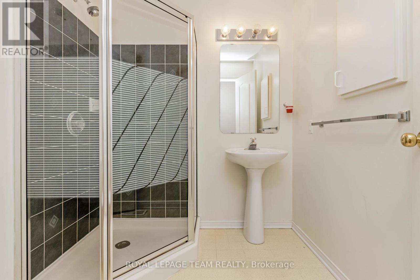 8 Windchime Crescent, Ottawa, Ontario  K2G 6J3 - Photo 24 - X12203646