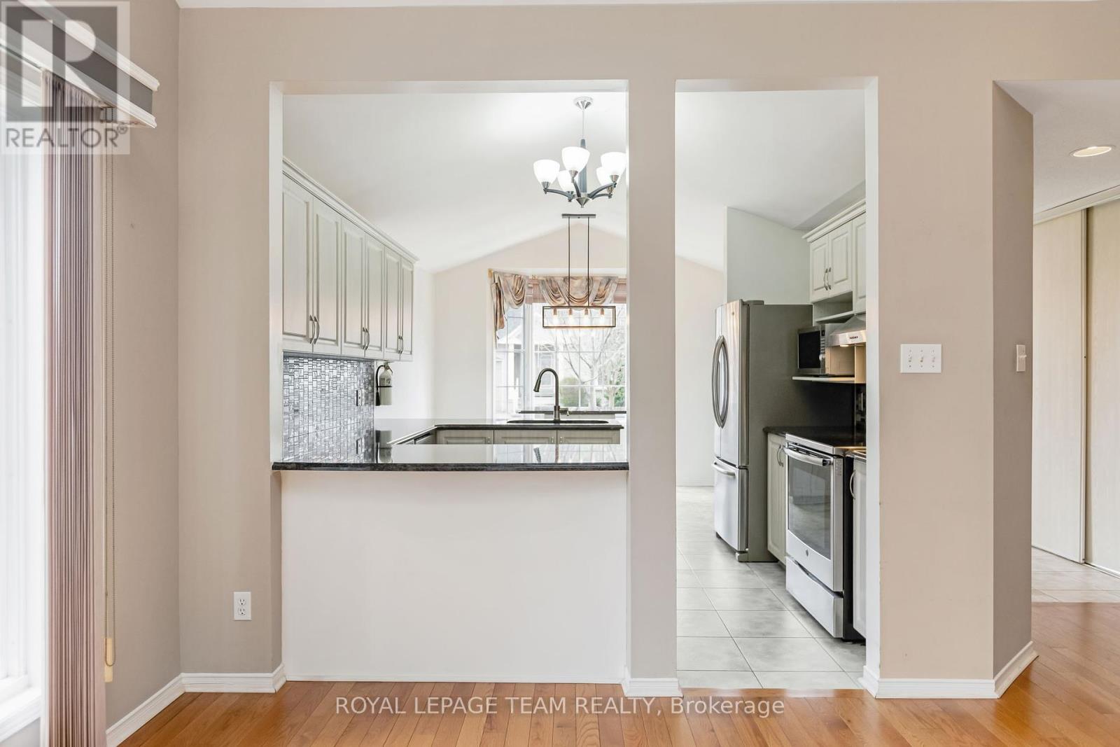 8 Windchime Crescent, Ottawa, Ontario  K2G 6J3 - Photo 10 - X12203646