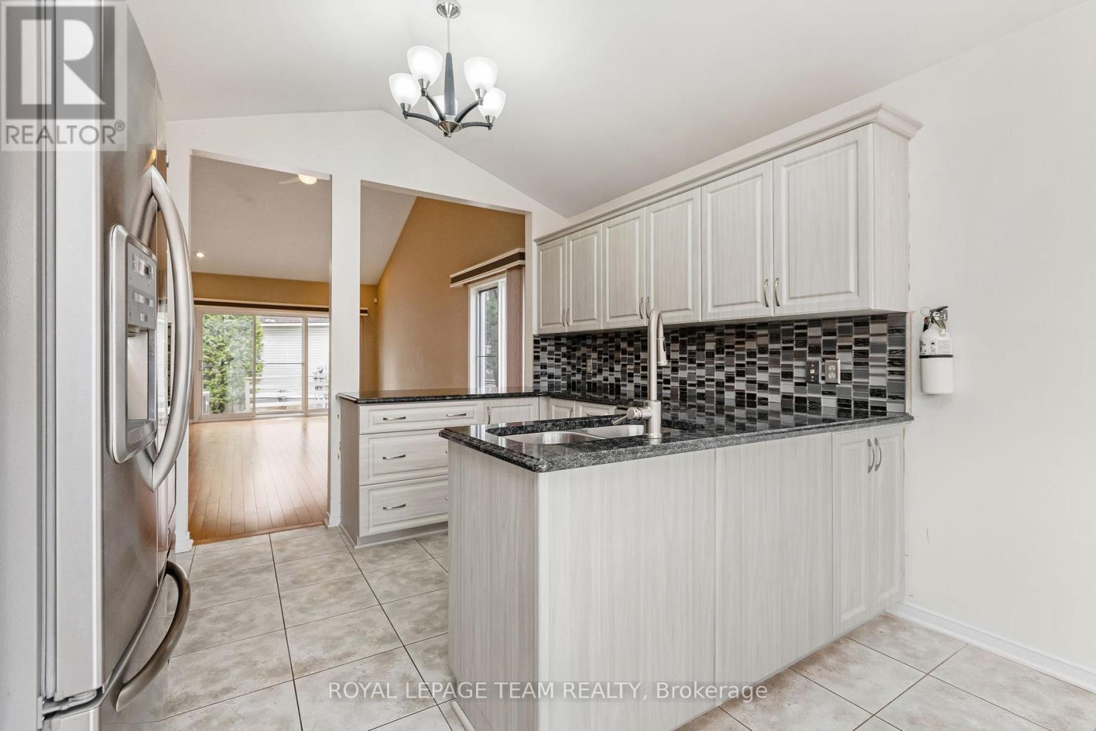 8 Windchime Crescent, Ottawa, Ontario  K2G 6J3 - Photo 16 - X12203646