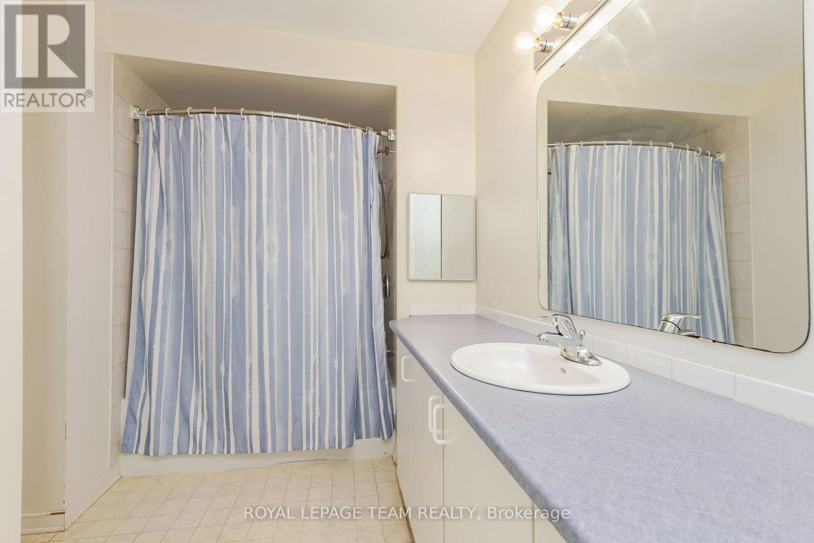 8 Windchime Crescent, Ottawa, Ontario  K2G 6J3 - Photo 23 - X12203646
