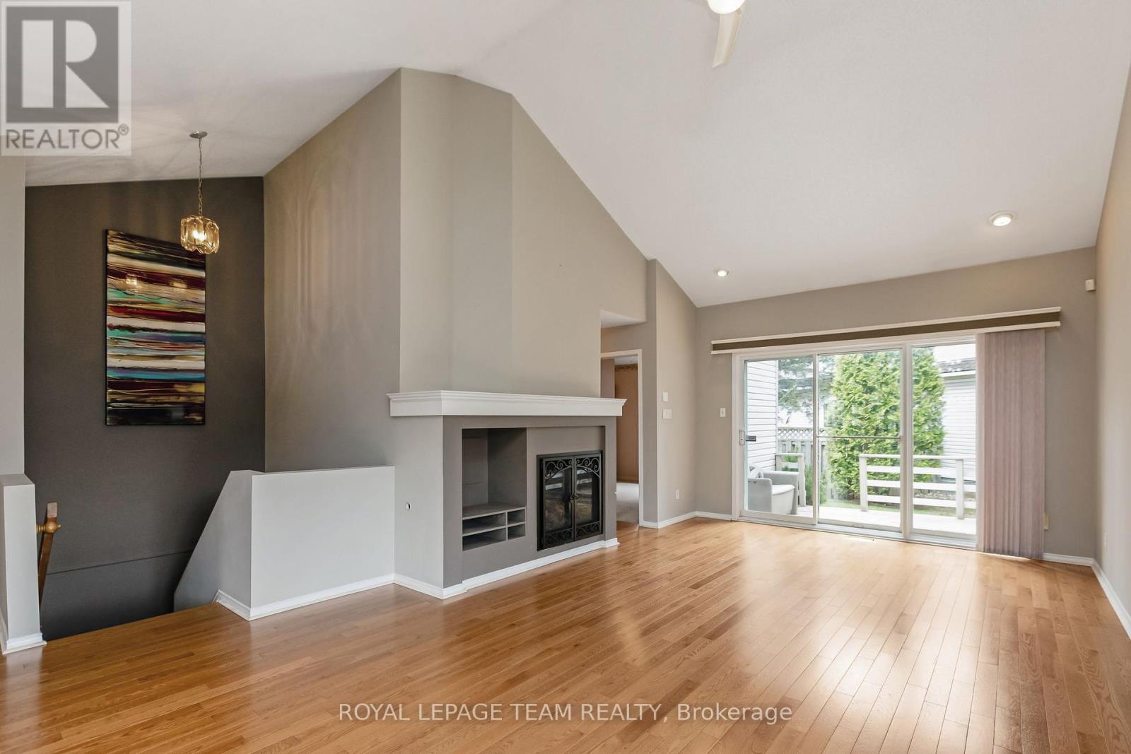 8 Windchime Crescent, Ottawa, Ontario  K2G 6J3 - Photo 6 - X12203646