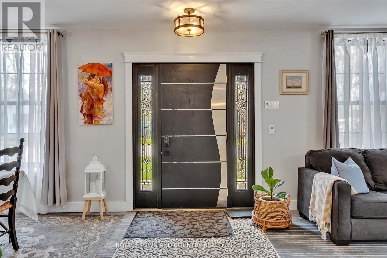 Property at 10 QUEEN STREET S image 4