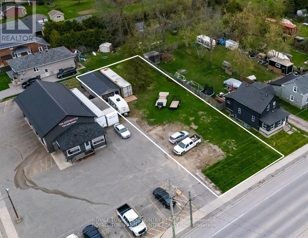 122 QUEEN STREET, Kawartha Lakes, Ontario