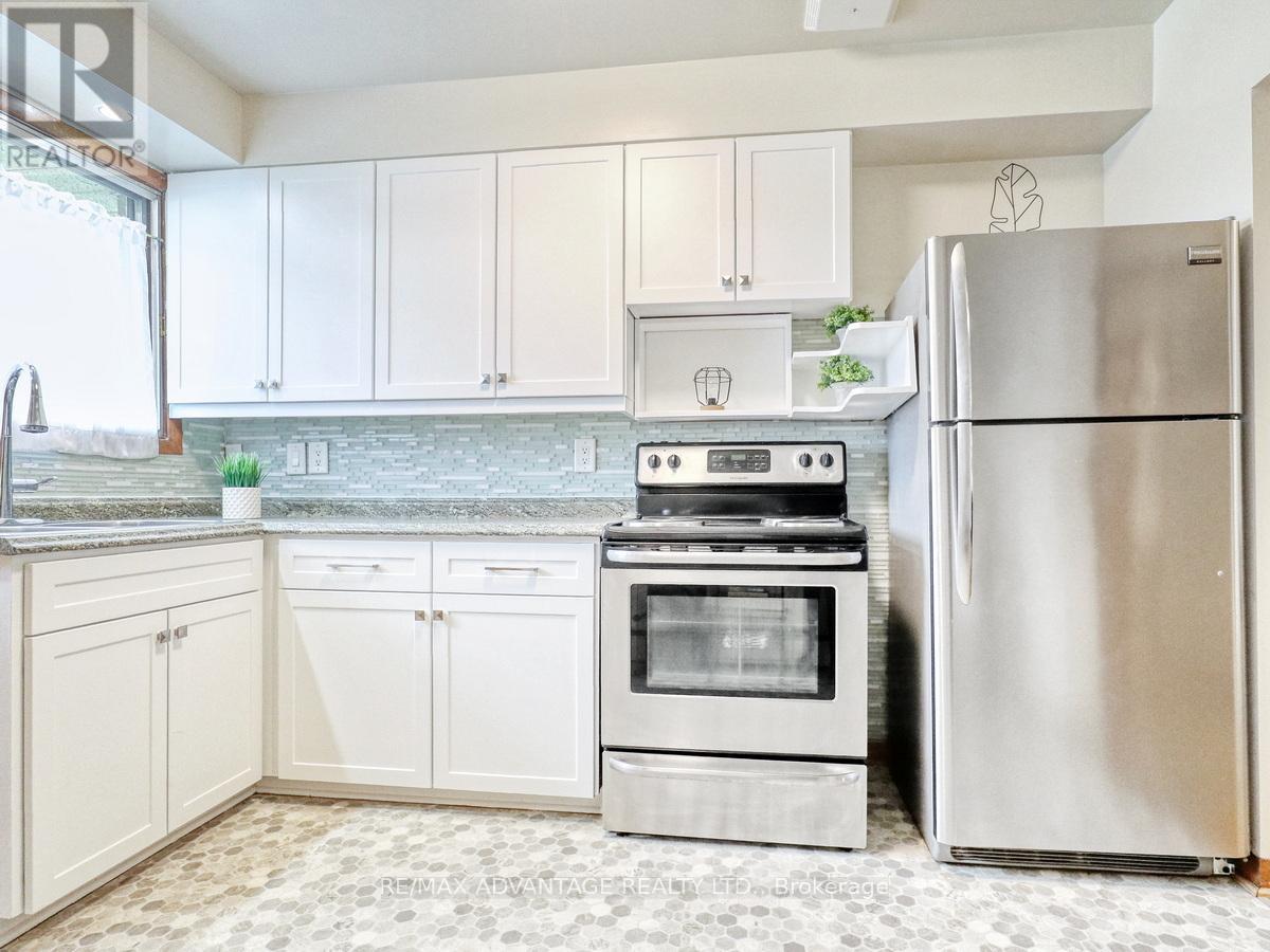 33-35 Adare Crescent, London South, Ontario  N6C 2S7 - Photo 14 - X12208861