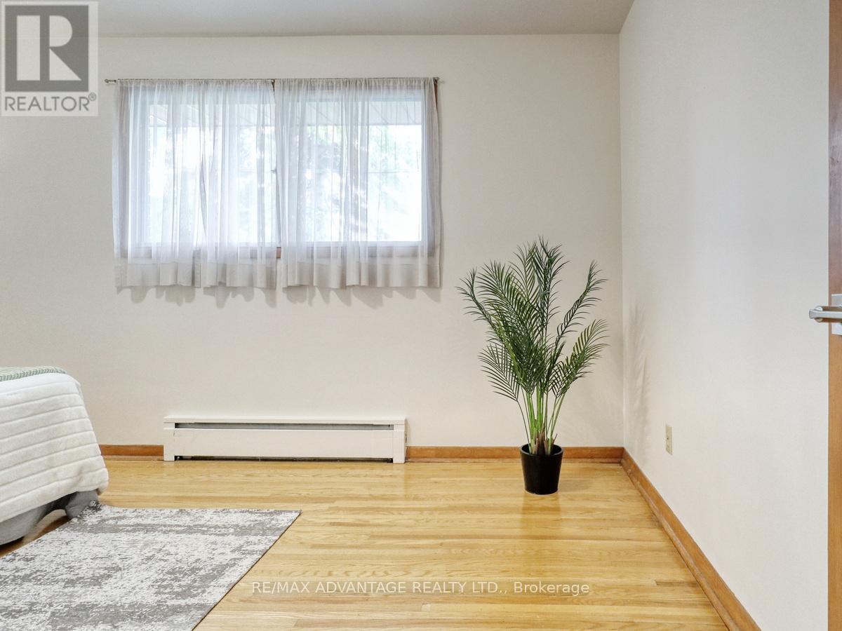 33-35 Adare Crescent, London South, Ontario  N6C 2S7 - Photo 19 - X12208861