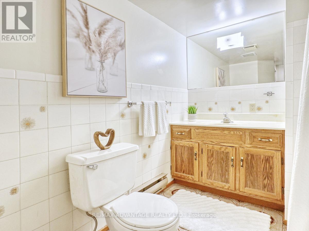 33-35 Adare Crescent, London South, Ontario  N6C 2S7 - Photo 34 - X12208861