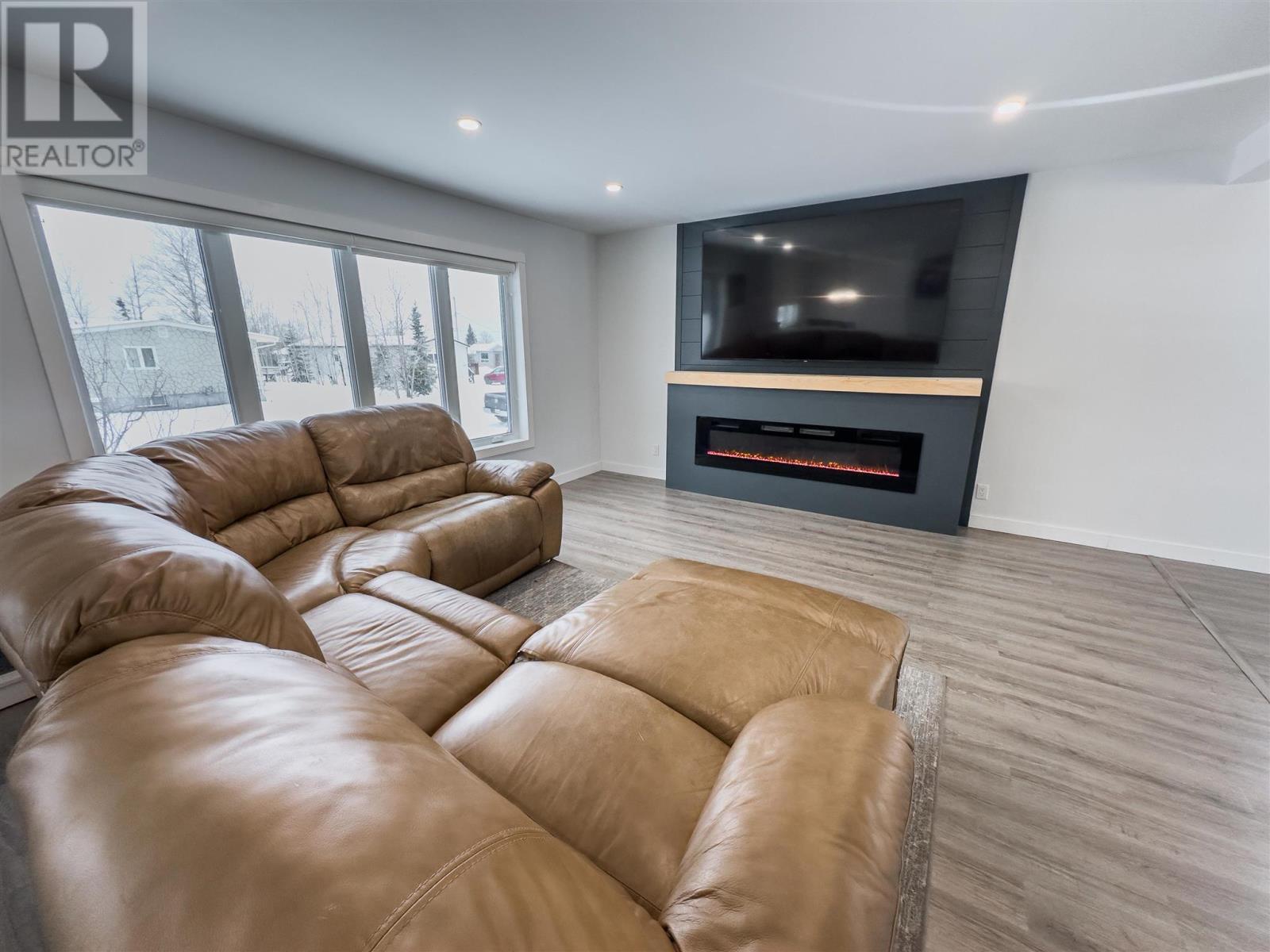 300 Power St, Geraldton, Ontario  P0T 1M0 - Photo 3 - TB243758