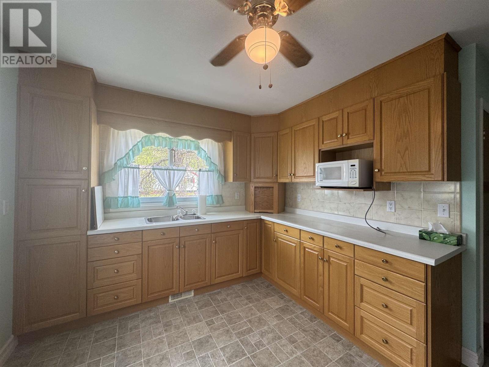 20 Falcon Dr, Manitouwadge, Ontario  P0T 2C0 - Photo 2 - TB250861