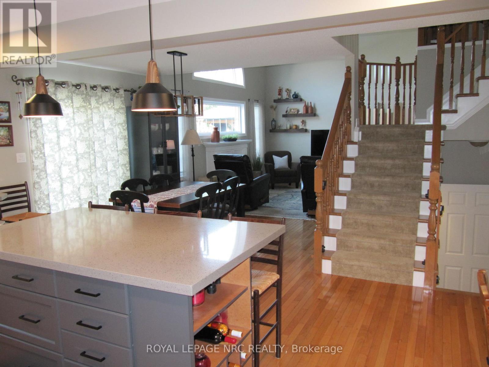 36 Honey Locust Circle, Thorold, Ontario  L2V 5E2 - Photo 10 - X12208816