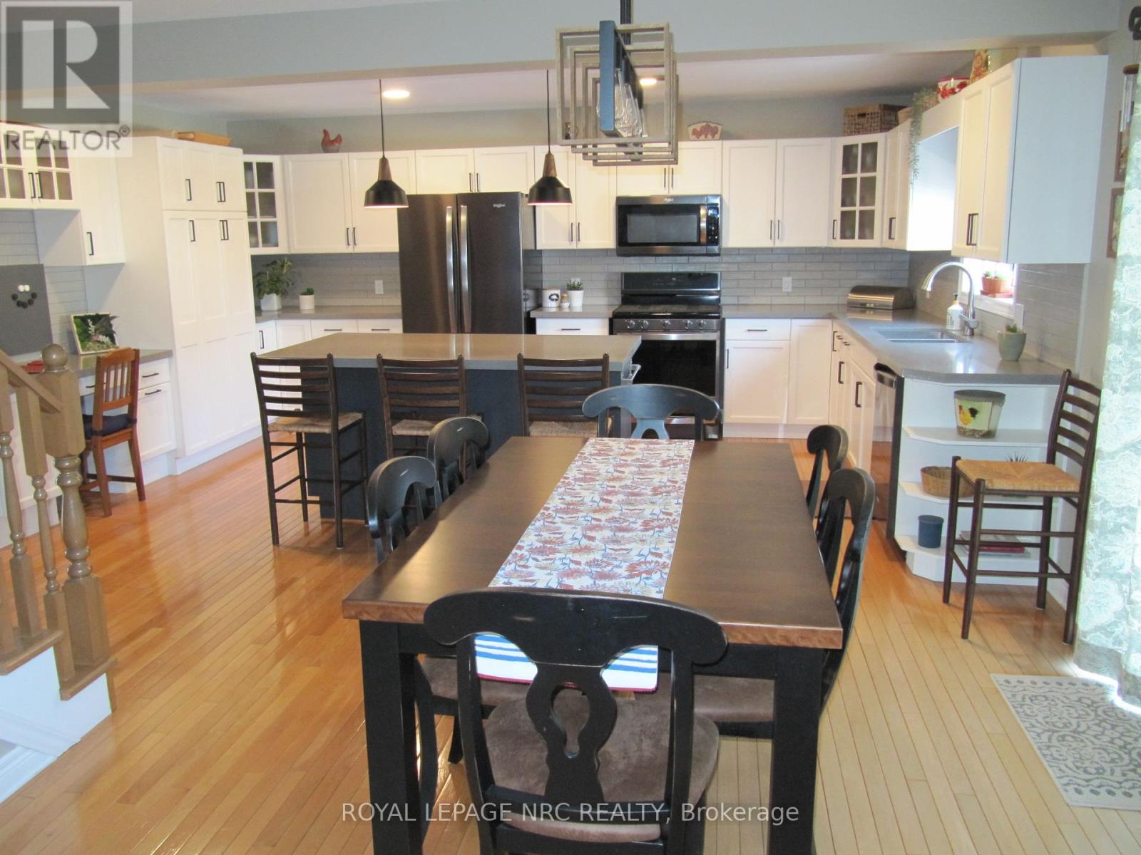 36 Honey Locust Circle, Thorold, Ontario  L2V 5E2 - Photo 6 - X12208816
