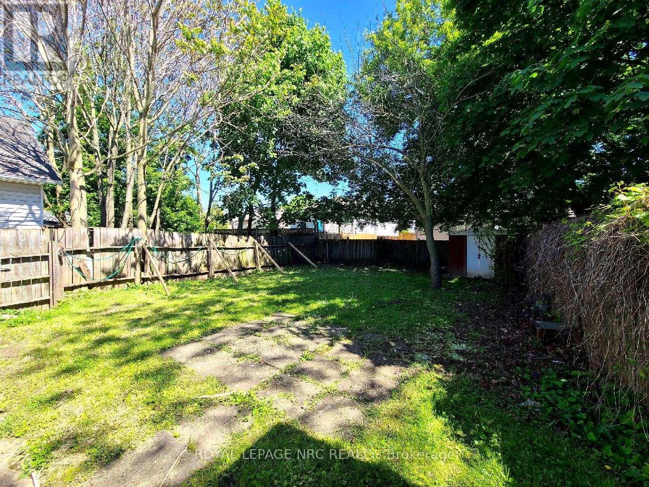 Property at 106 CARLTON STREET image 5