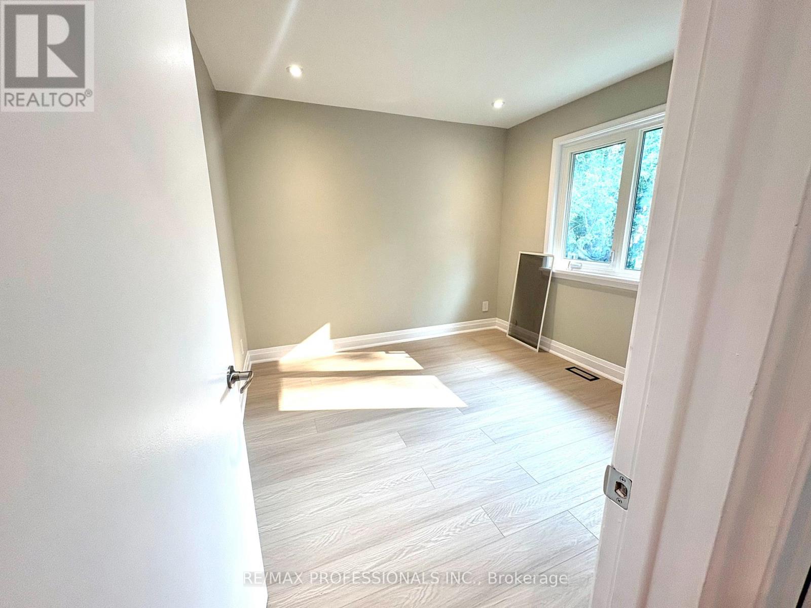1272 Kipling Avenue, Toronto, Ontario  M9B 3N5 - Photo 6 - W12207924