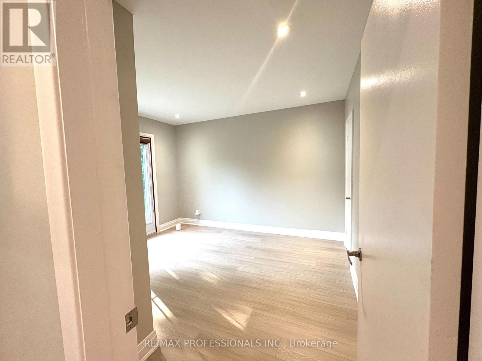 1272 Kipling Avenue, Toronto, Ontario  M9B 3N5 - Photo 7 - W12207924