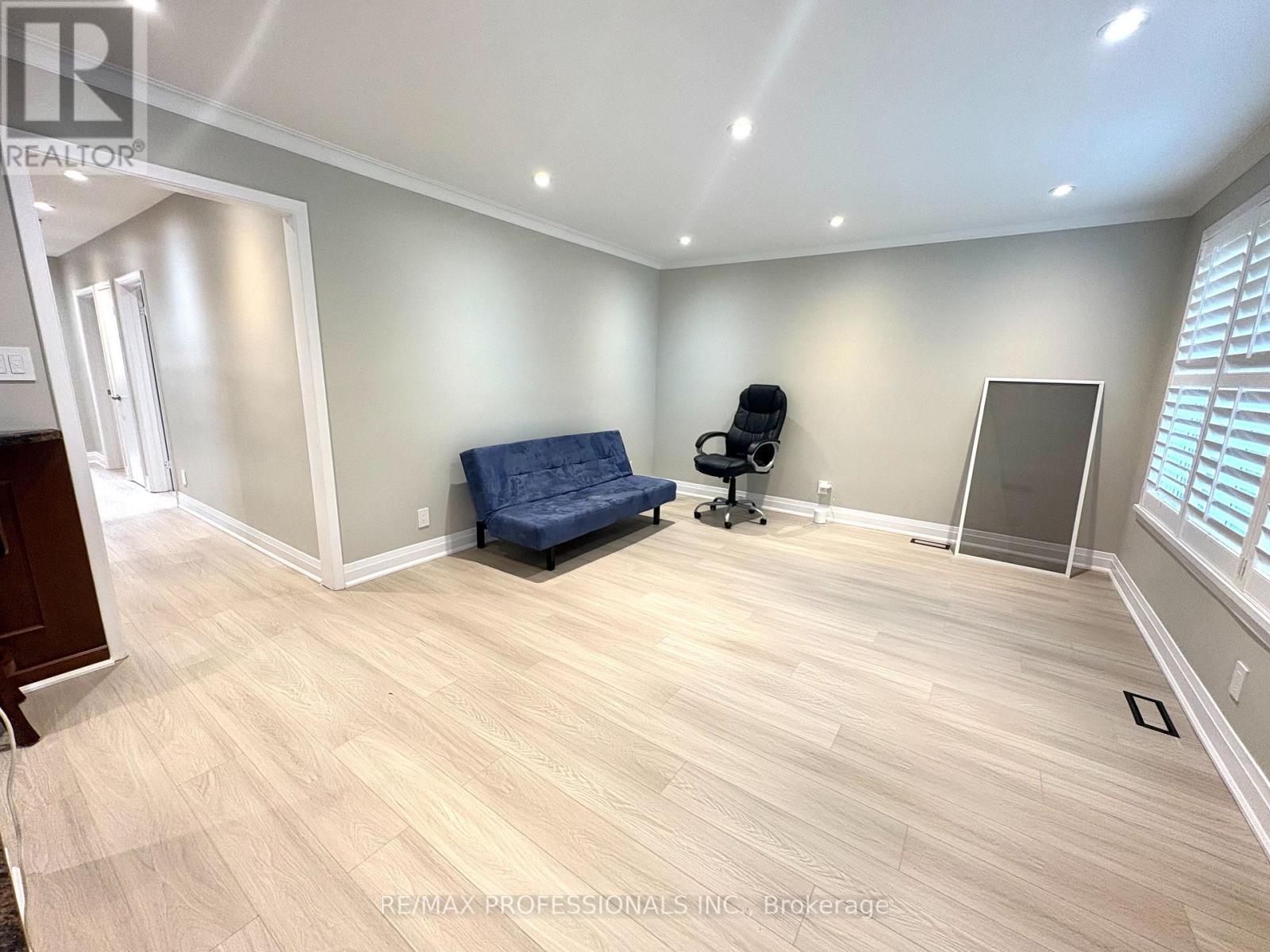1272 Kipling Avenue, Toronto, Ontario  M9B 3N5 - Photo 5 - W12207924