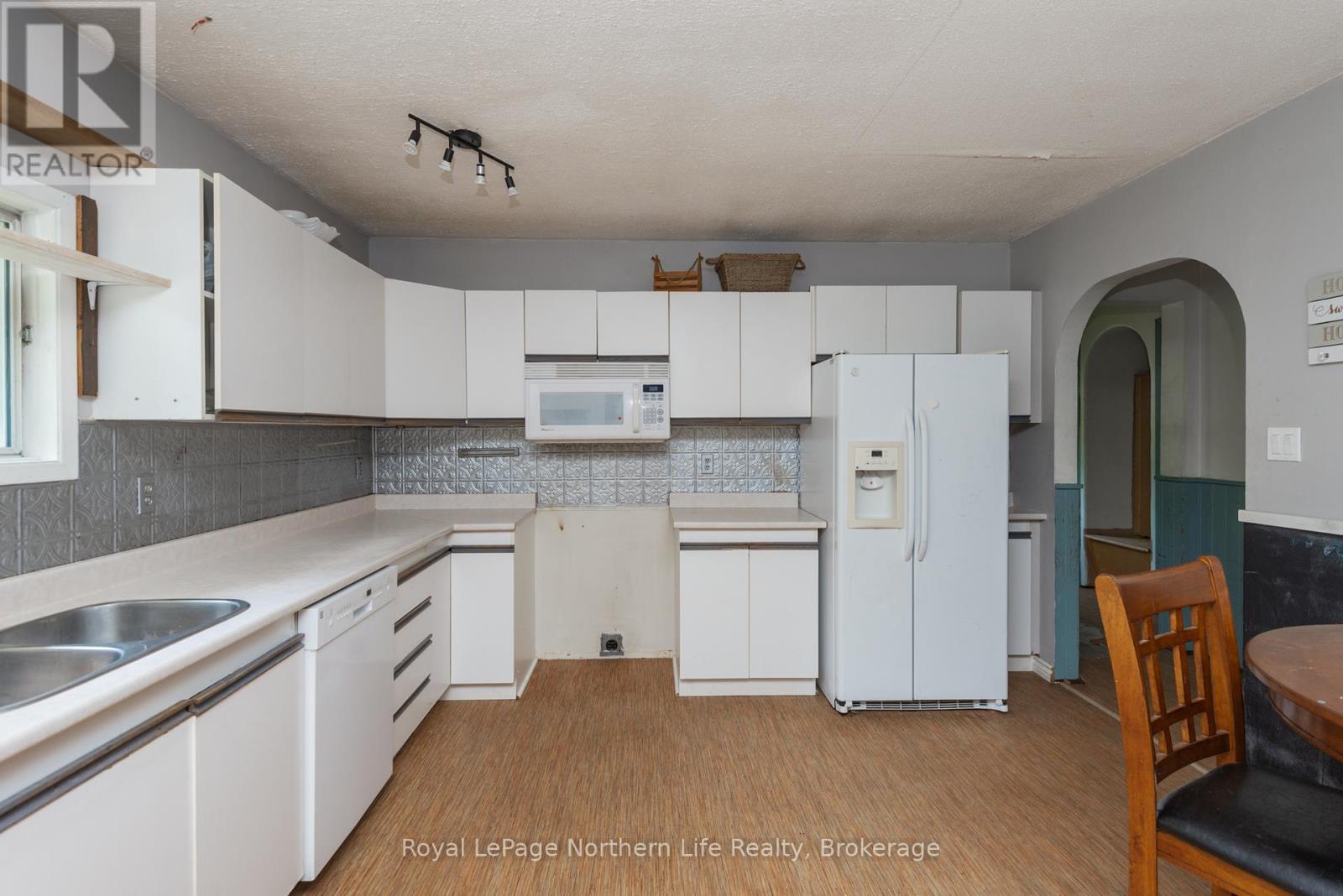 1 Grand Desert Road N, Bonfield, Ontario  P0H 1E0 - Photo 9 - X12208835