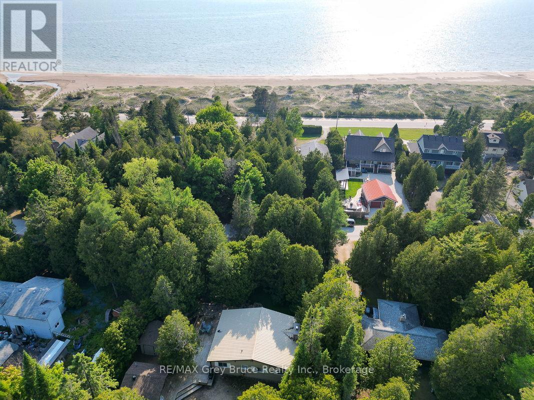 707 Second Avenue N, South Bruce Peninsula, Ontario  N0H 2G0 - Photo 2 - X12208831