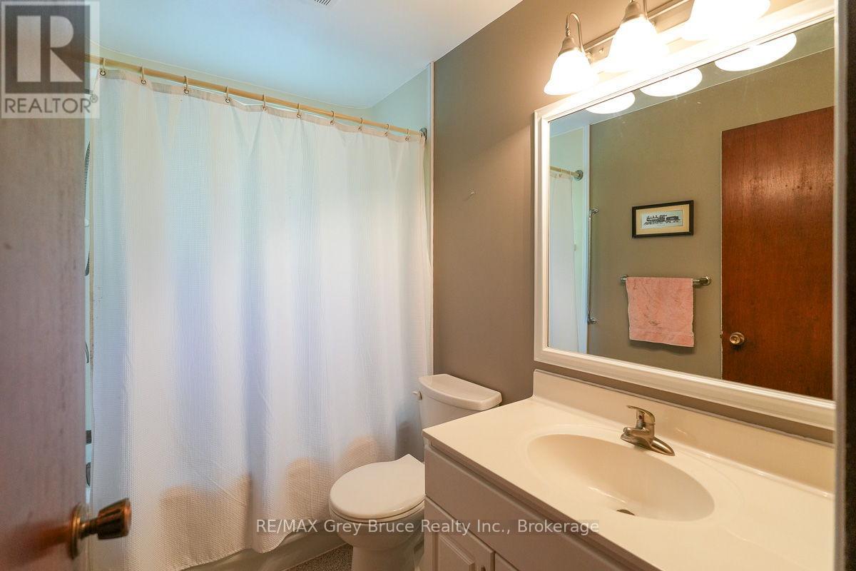 707 Second Avenue N, South Bruce Peninsula, Ontario  N0H 2G0 - Photo 24 - X12208831