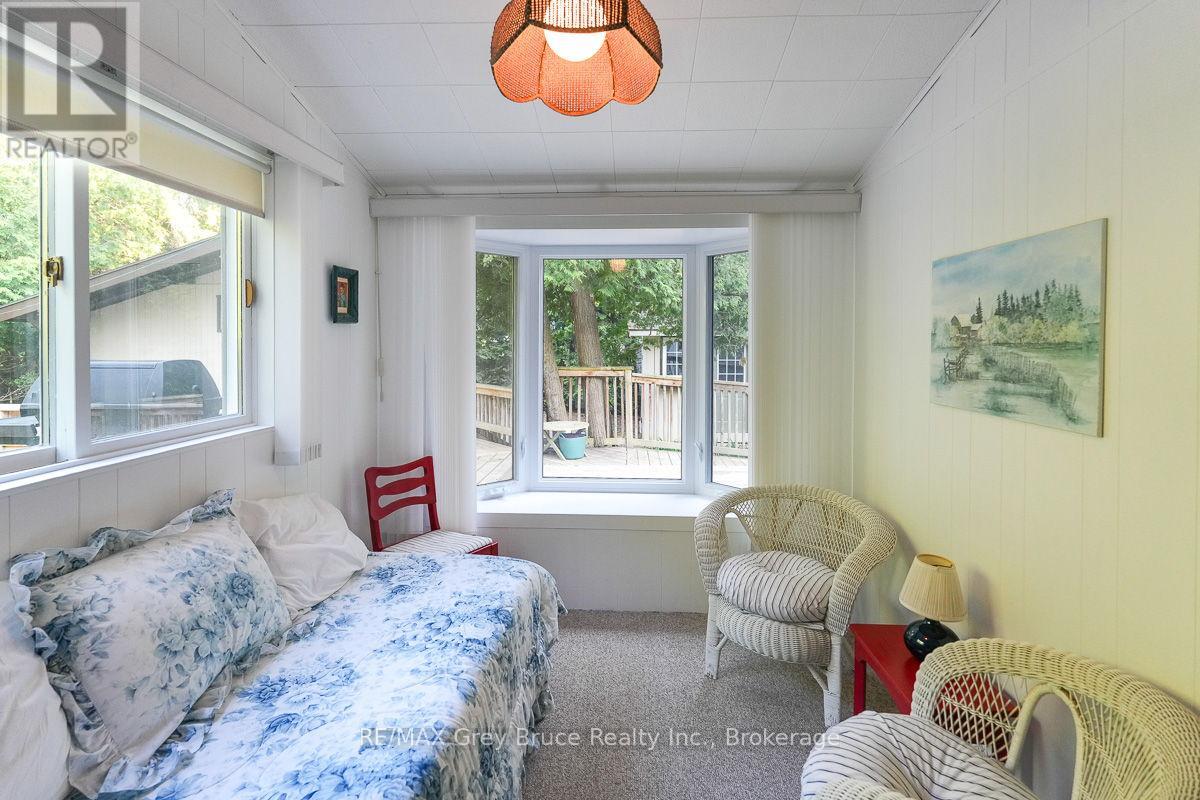 707 Second Avenue N, South Bruce Peninsula, Ontario  N0H 2G0 - Photo 26 - X12208831