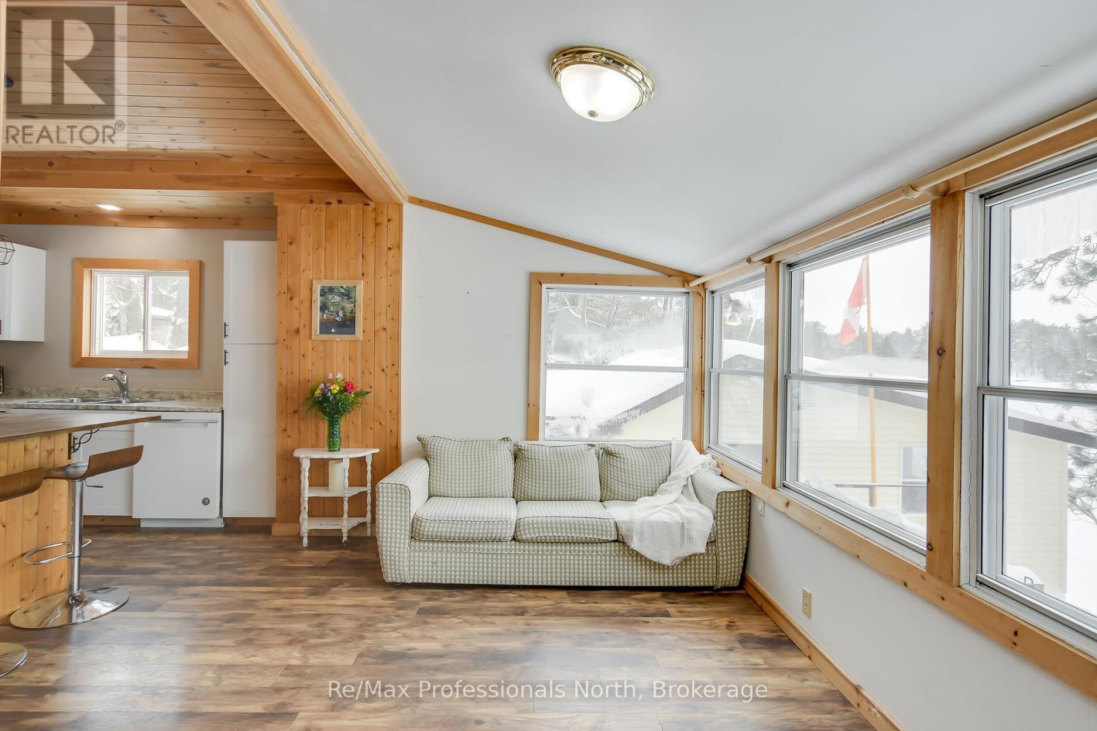 1055 Evanswood Drive, Gravenhurst, Ontario  P0E 1G0 - Photo 10 - X12208838