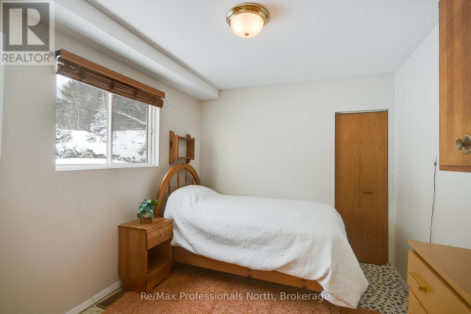 1055 Evanswood Drive, Gravenhurst, Ontario  P0E 1G0 - Photo 16 - X12208838