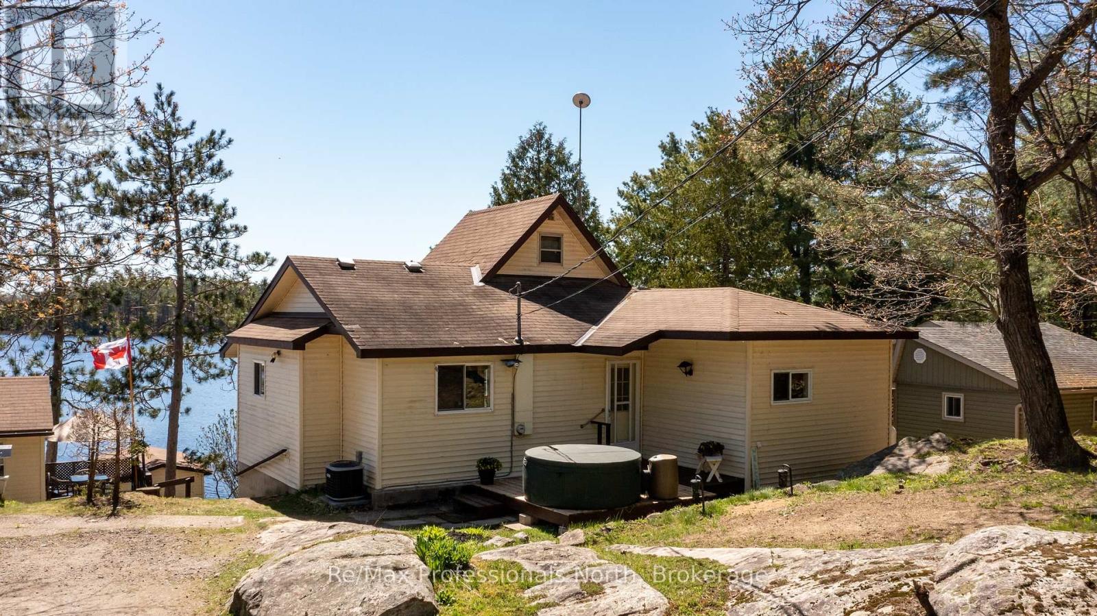 1055 Evanswood Drive, Gravenhurst, Ontario  P0E 1G0 - Photo 2 - X12208838