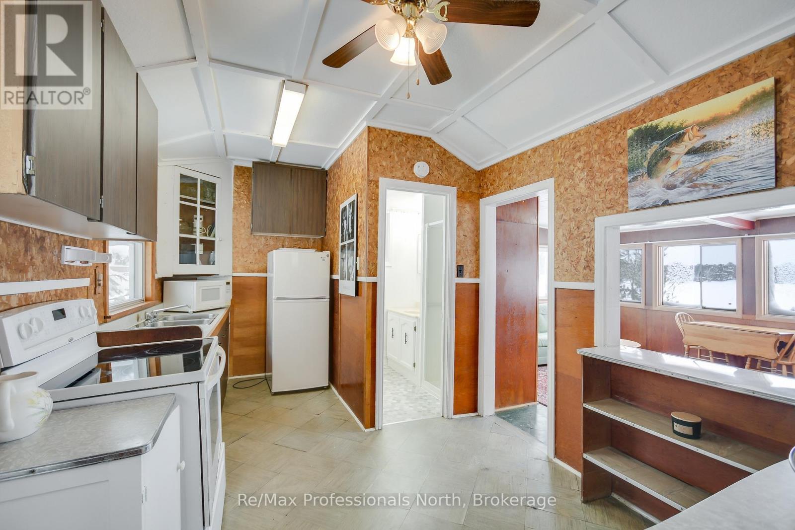 1055 Evanswood Drive, Gravenhurst, Ontario  P0E 1G0 - Photo 21 - X12208838
