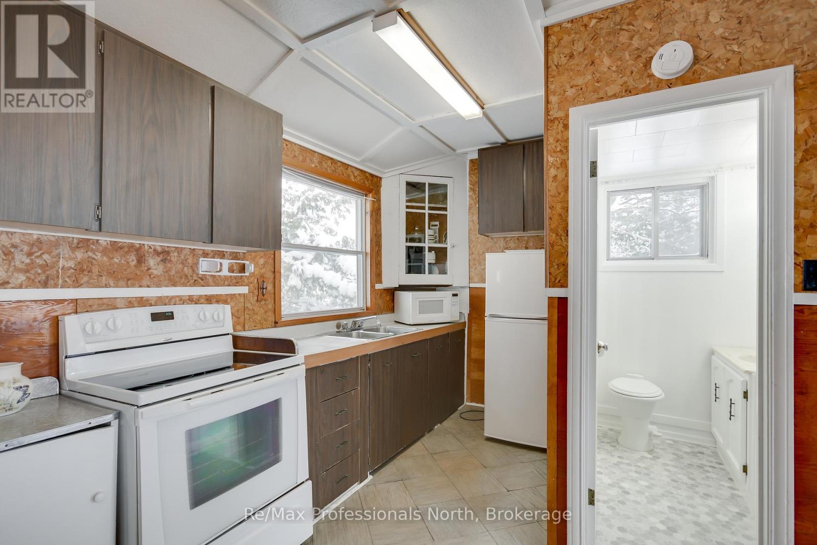 1055 Evanswood Drive, Gravenhurst, Ontario  P0E 1G0 - Photo 22 - X12208838