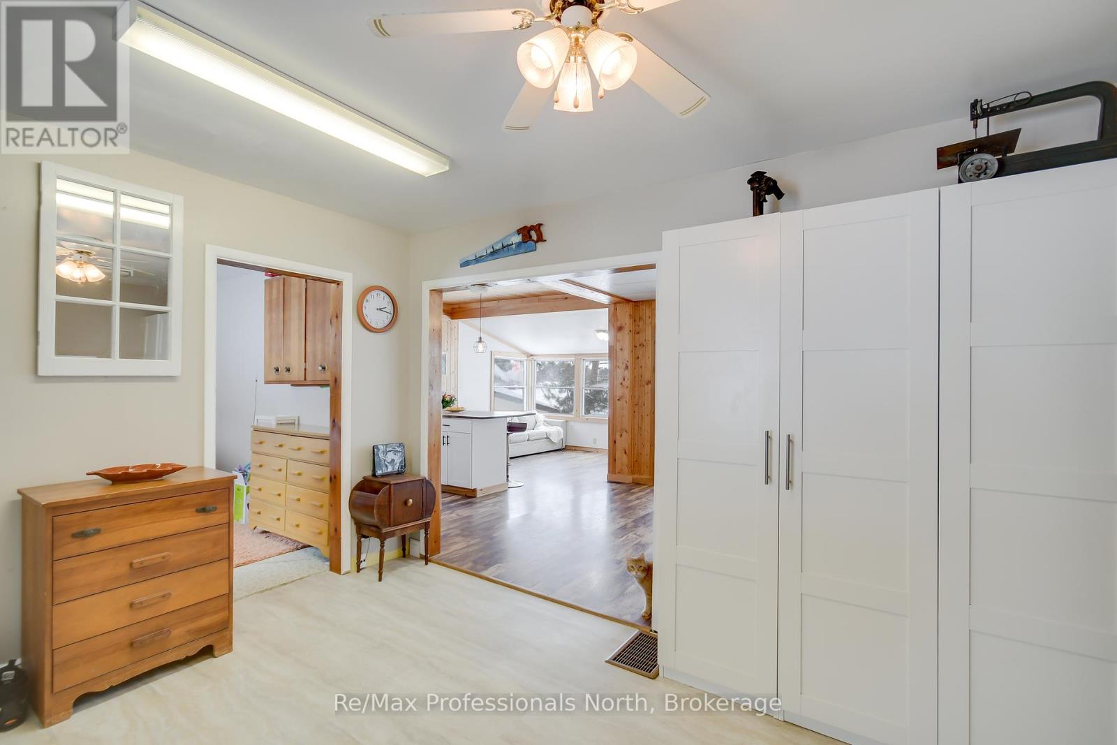 1055 Evanswood Drive, Gravenhurst, Ontario  P0E 1G0 - Photo 4 - X12208838