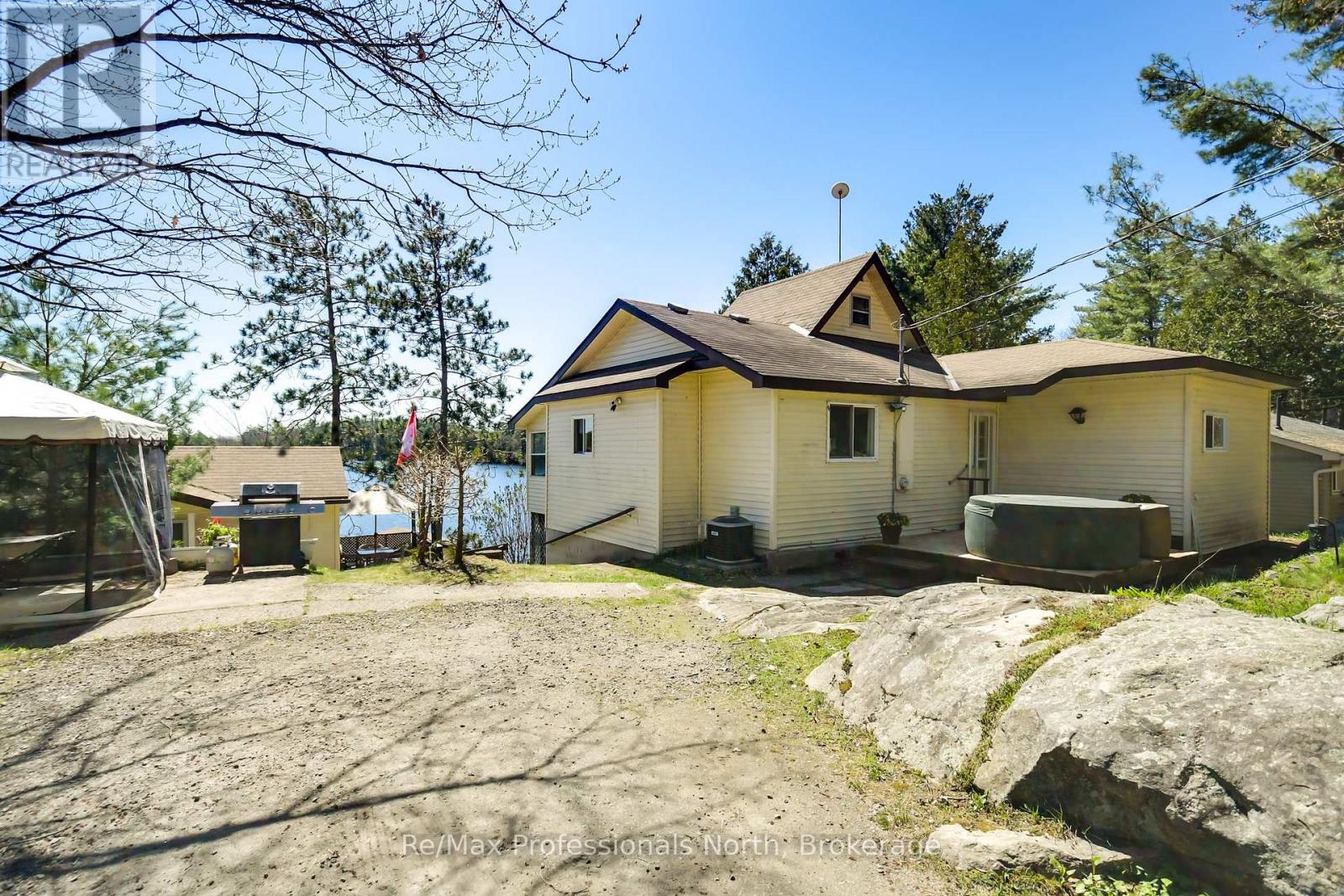1055 Evanswood Drive, Gravenhurst, Ontario  P0E 1G0 - Photo 41 - X12208838