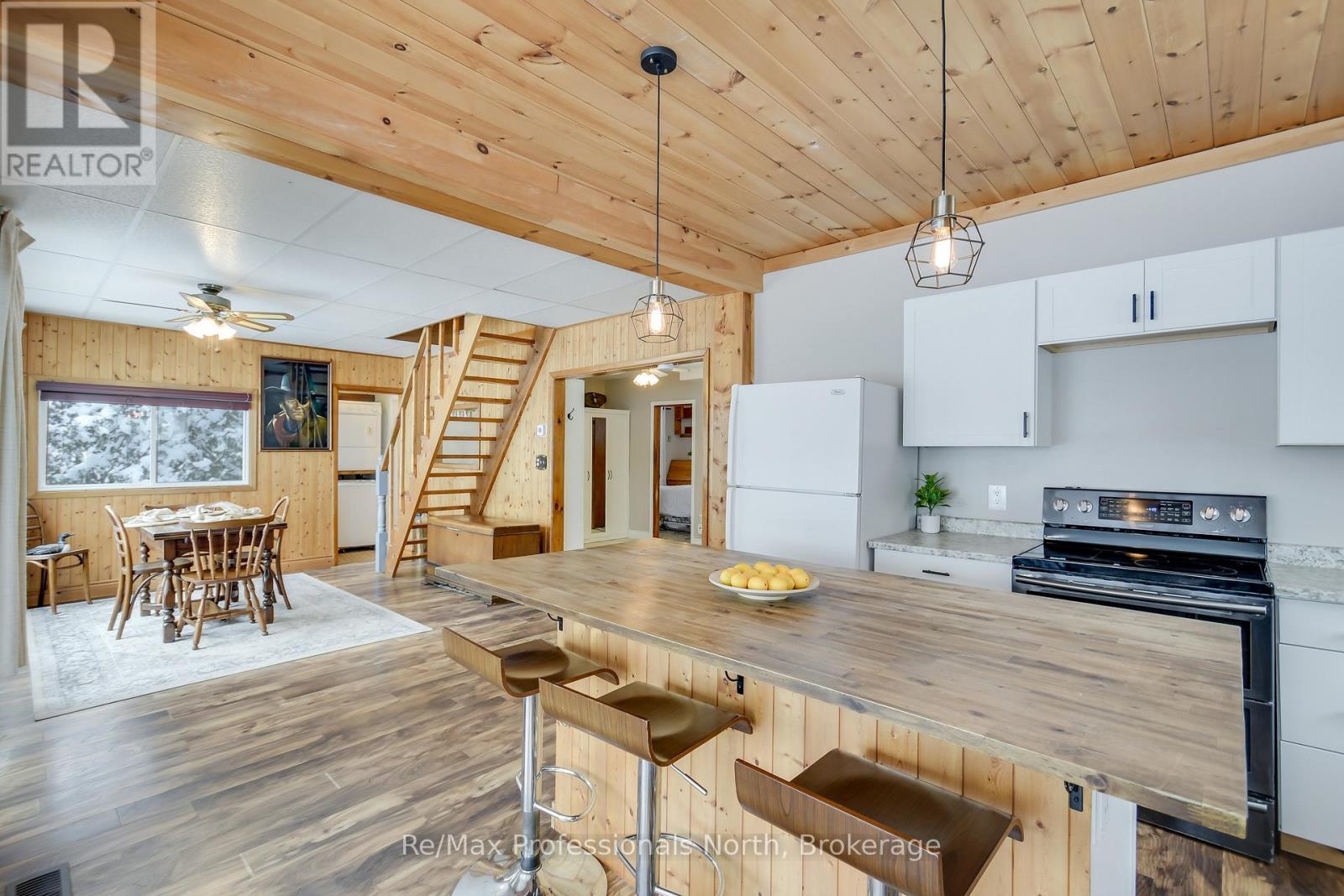 1055 Evanswood Drive, Gravenhurst, Ontario  P0E 1G0 - Photo 8 - X12208838