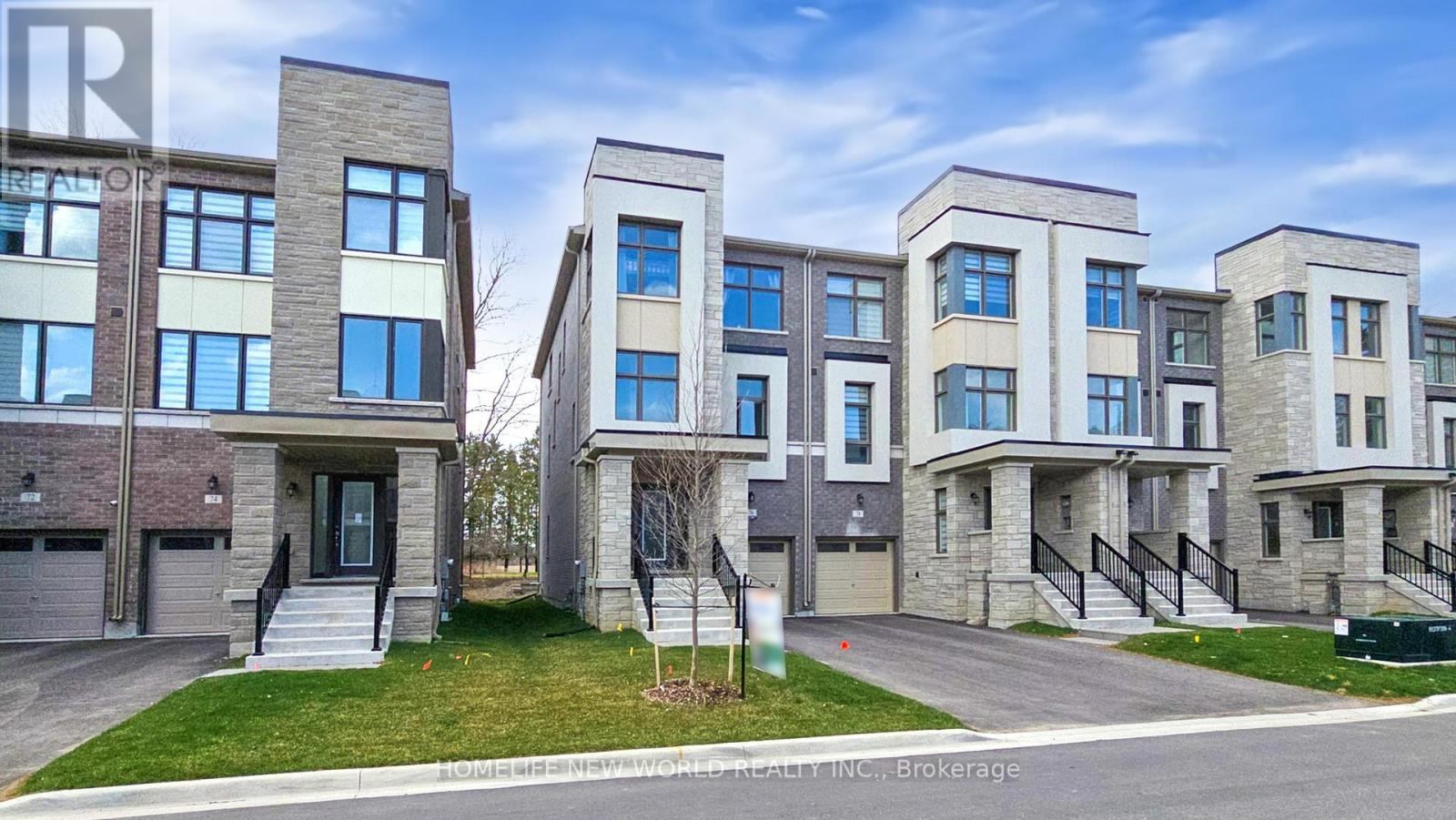 76 Puisaya Drive, Richmond Hill, Ontario  L4E 1L2 - Photo 2 - N12104760