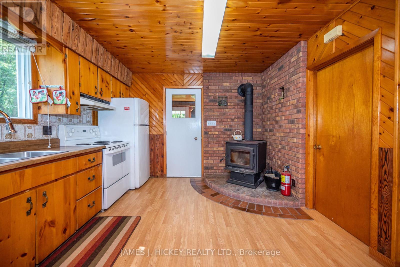 419 Devlin Lane, Laurentian Hills, Ontario  K0J 1P0 - Photo 16 - X12204173