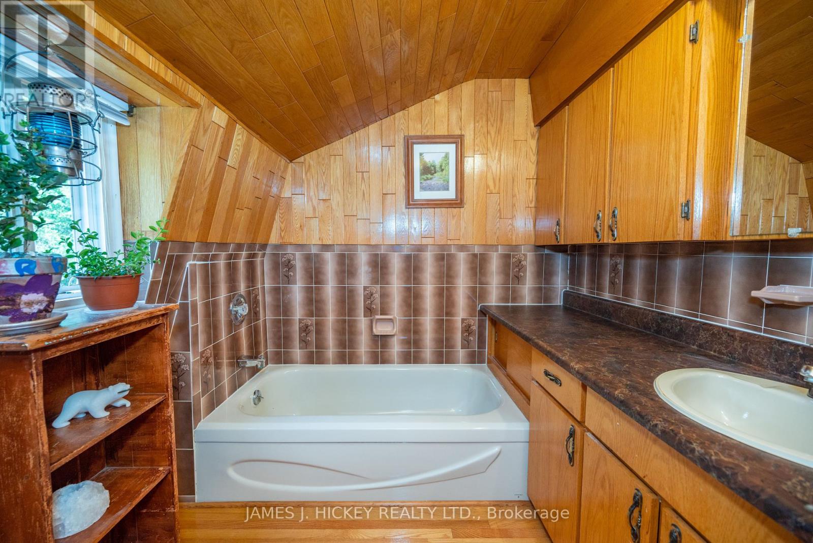 419 Devlin Lane, Laurentian Hills, Ontario  K0J 1P0 - Photo 14 - X12204173