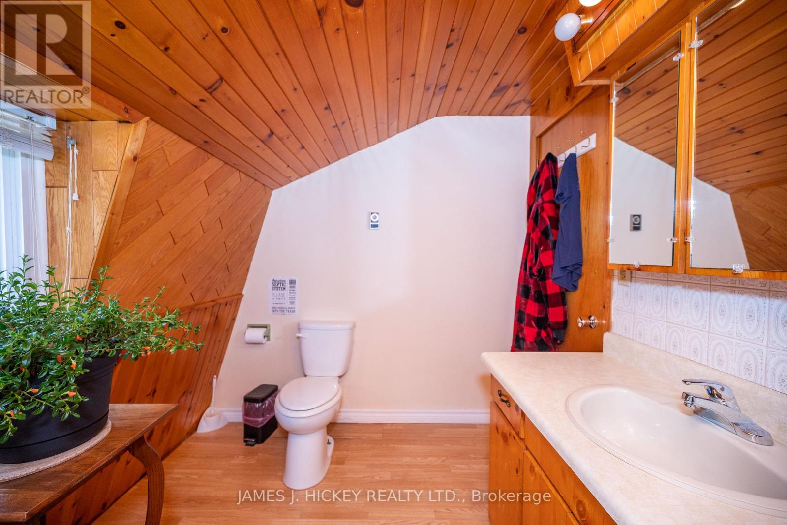419 Devlin Lane, Laurentian Hills, Ontario  K0J 1P0 - Photo 21 - X12204173