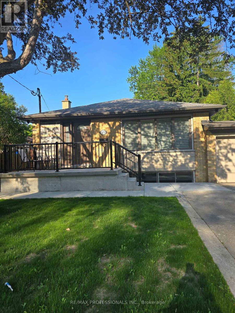 1272 Kipling Avenue, Toronto, Ontario  M9B 3N5 - Photo 2 - W12207924