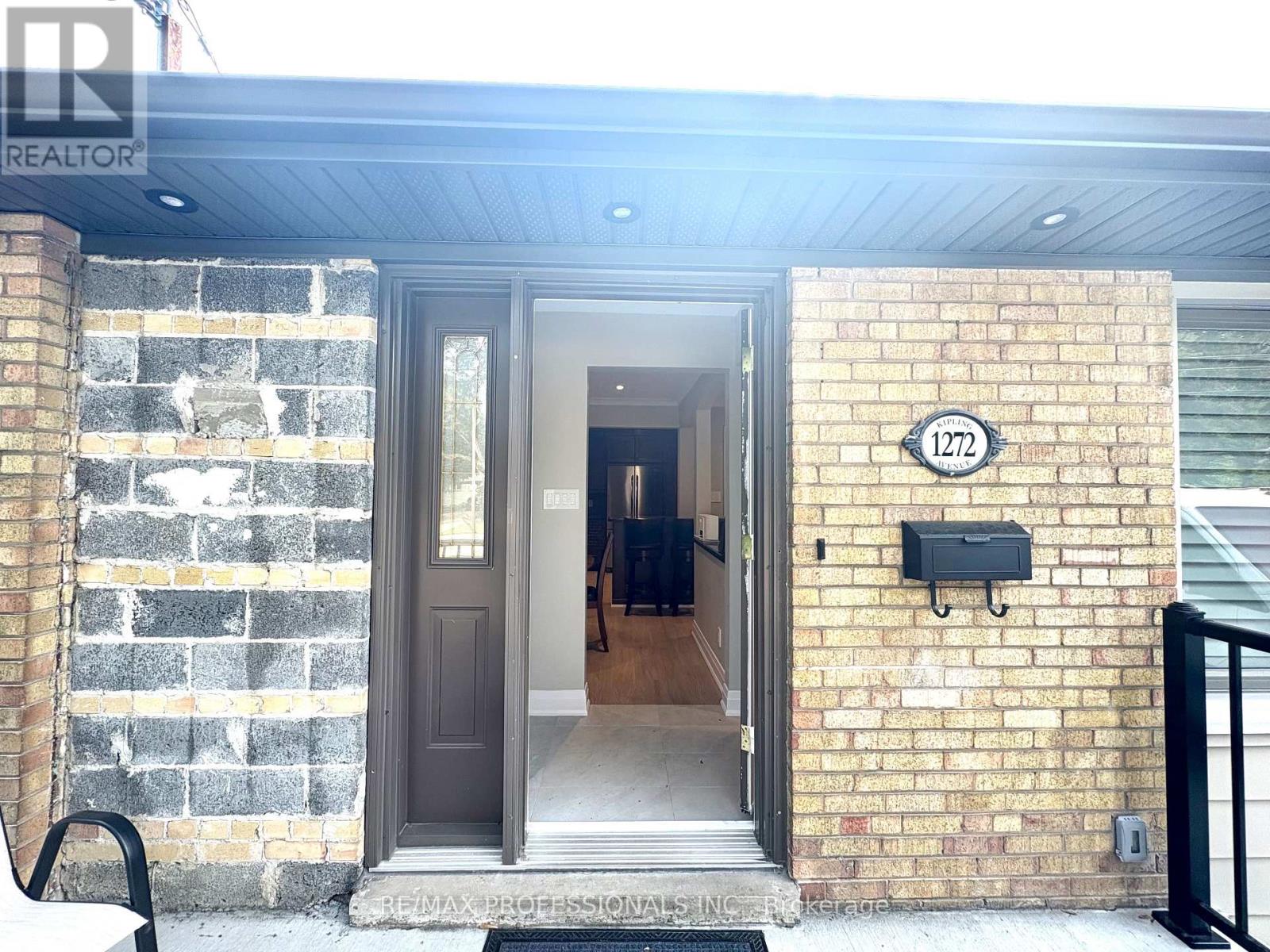 1272 Kipling Avenue, Toronto, Ontario  M9B 3N5 - Photo 3 - W12207924