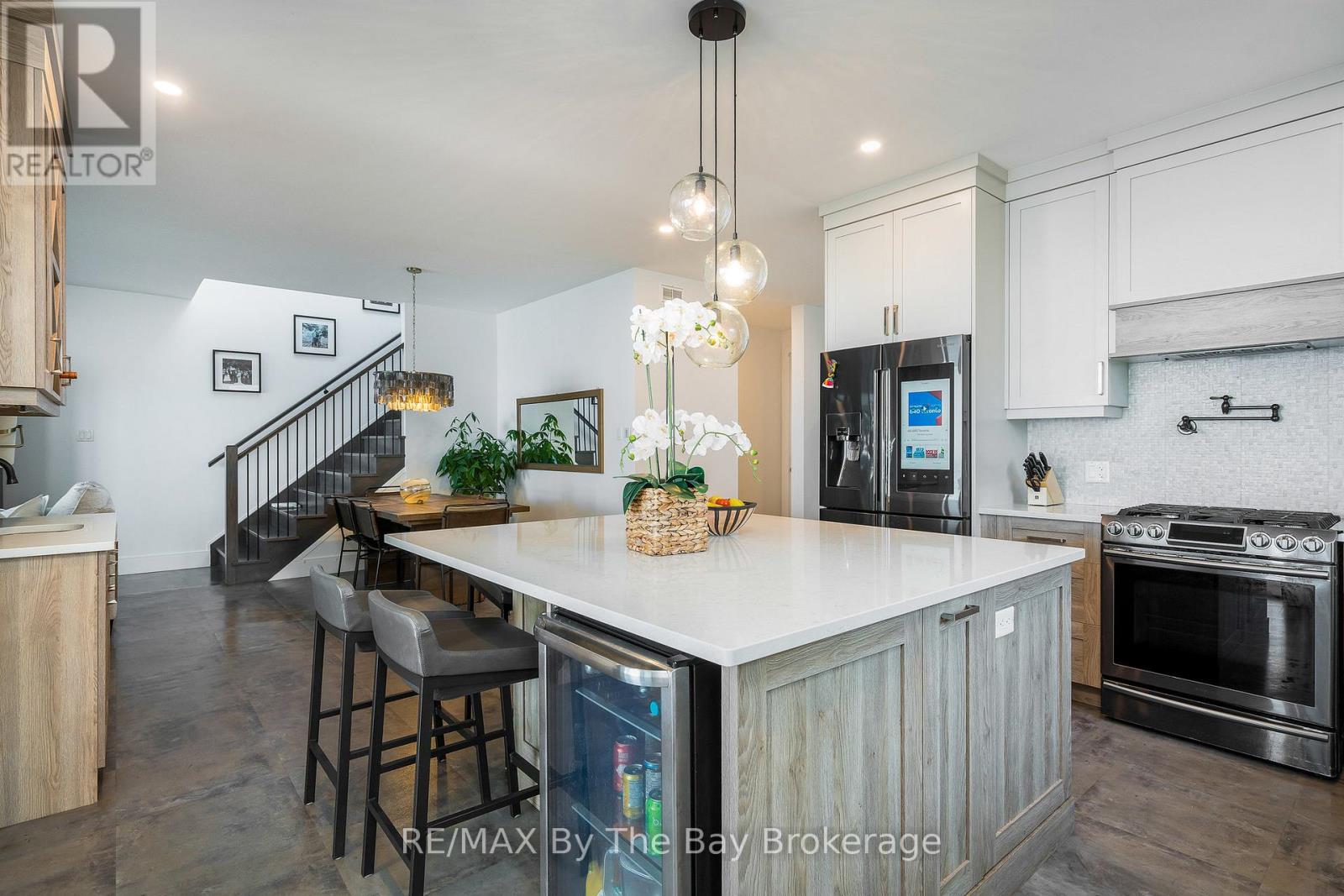 2206 Tiny Beaches Road S, Tiny, Ontario  L0L 1P1 - Photo 24 - S12206554