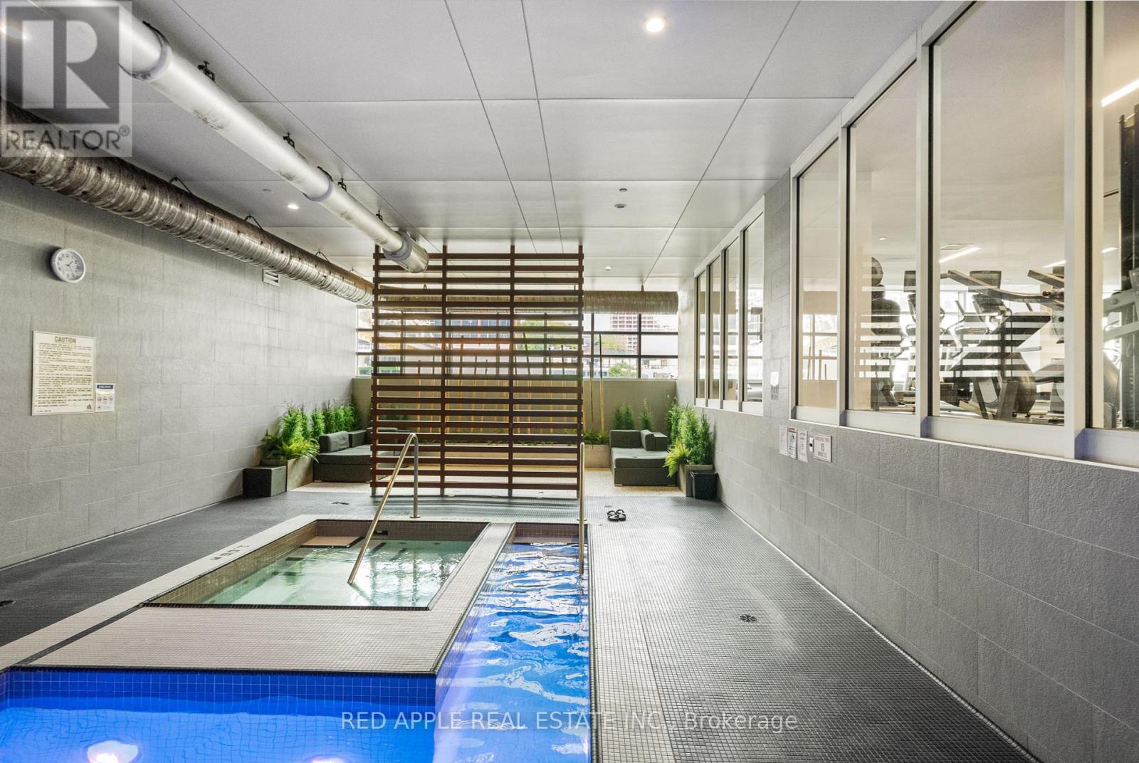 530 - 21 Iceboat Terrace, Toronto, Ontario  M5V 4A9 - Photo 35 - C12201879