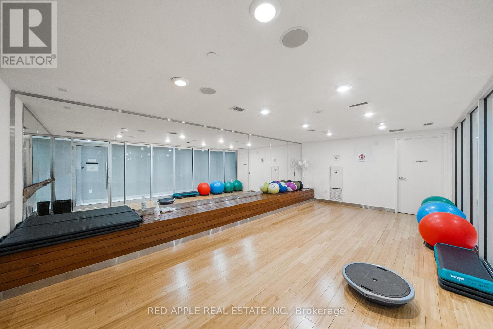 530 - 21 Iceboat Terrace, Toronto, Ontario  M5V 4A9 - Photo 42 - C12201879