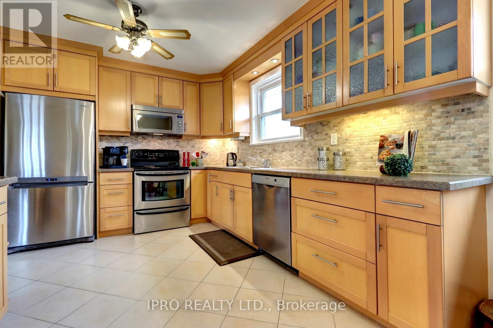 10 Chestnut Avenue, Brampton, Ontario  L6X 2A5 - Photo 12 - W12142278