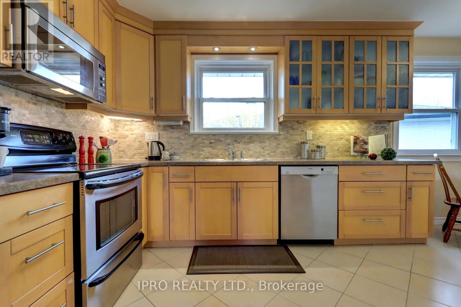 10 Chestnut Avenue, Brampton, Ontario  L6X 2A5 - Photo 14 - W12142278