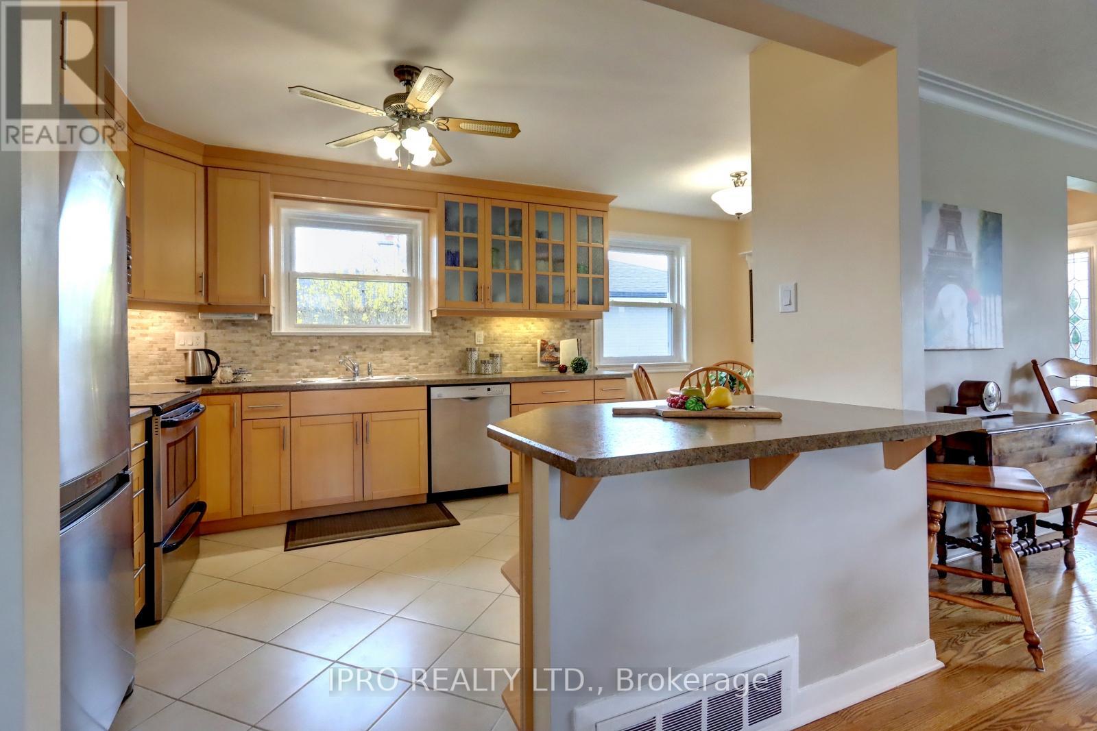 10 Chestnut Avenue, Brampton, Ontario  L6X 2A5 - Photo 15 - W12142278