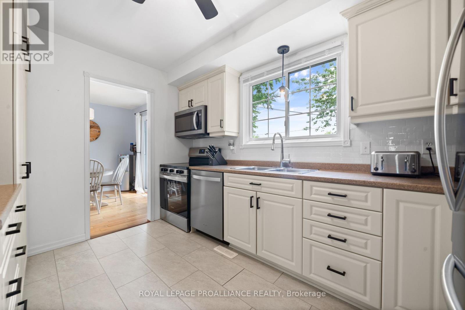 270 Mcgill Street, Quinte West, Ontario  K8V 3K8 - Photo 11 - X12208966