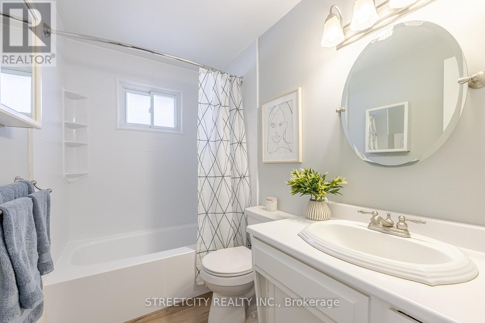 Photo 21 of 49 for 41 Fennell Crescent