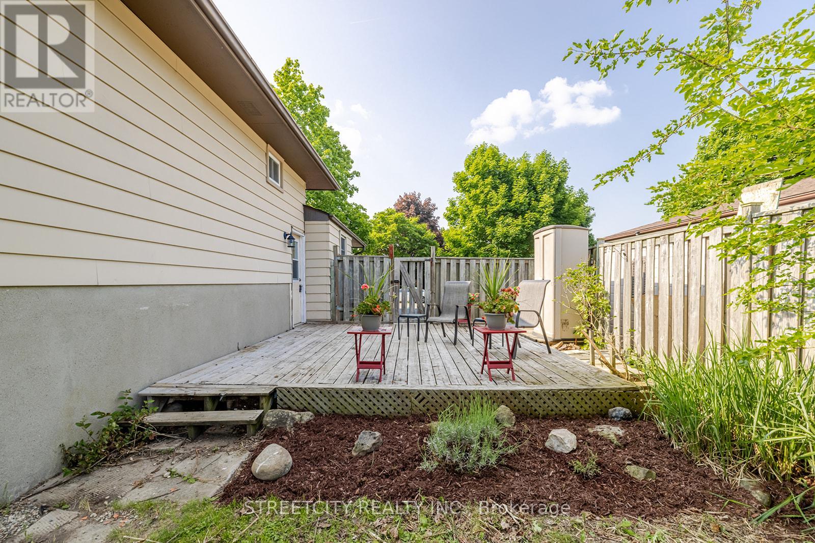 Photo 31 of 49 for 41 Fennell Crescent