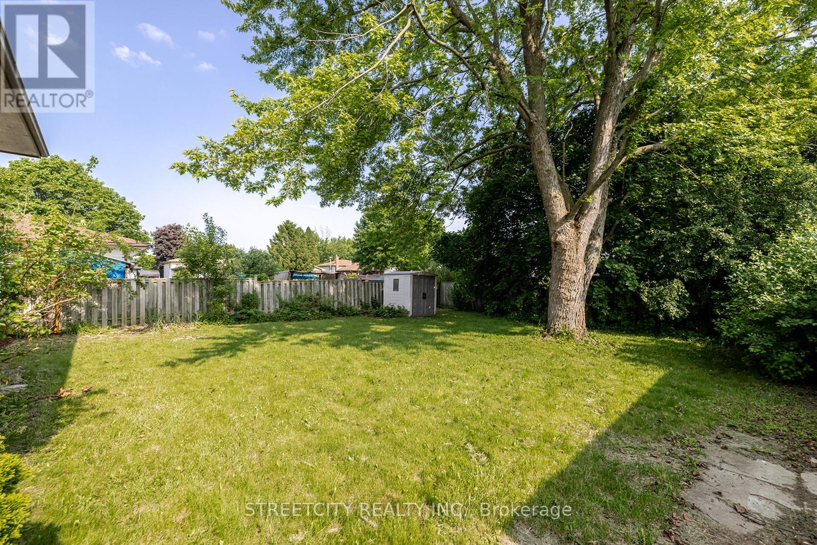 Photo 33 of 49 for 41 Fennell Crescent
