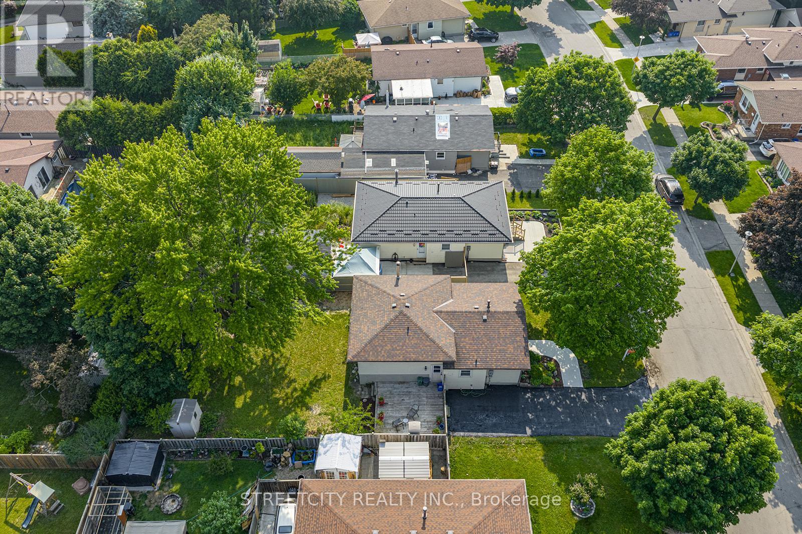 Photo 40 of 49 for 41 Fennell Crescent