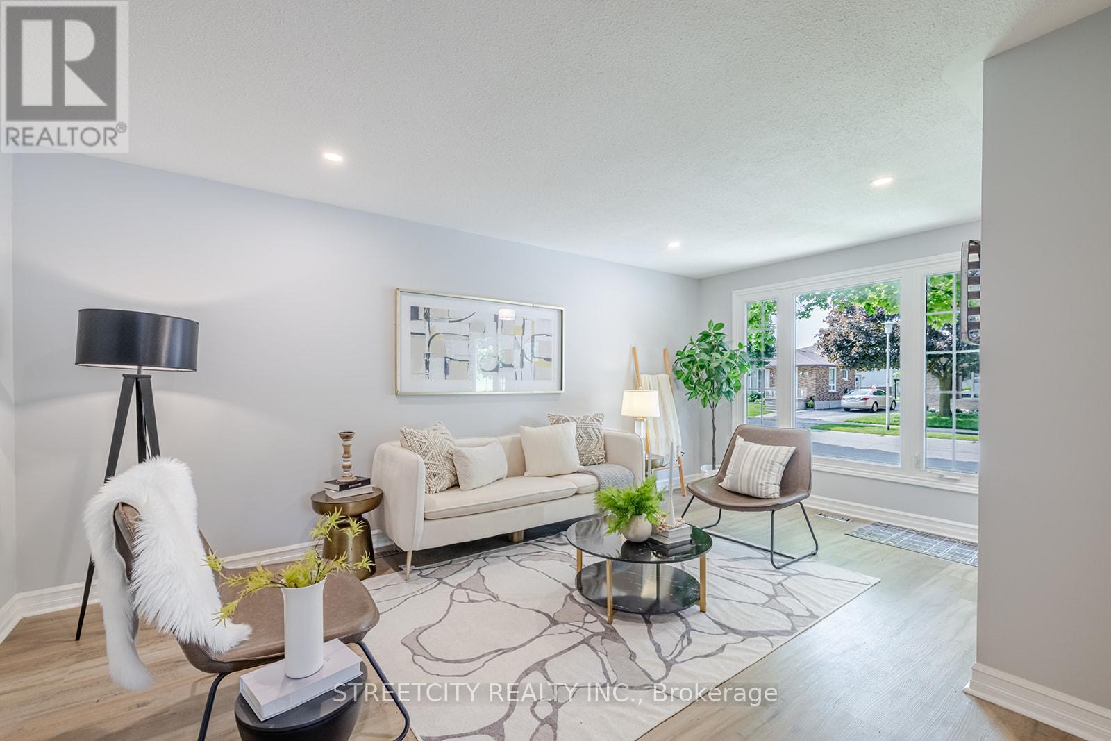 Photo 8 of 49 for 41 Fennell Crescent