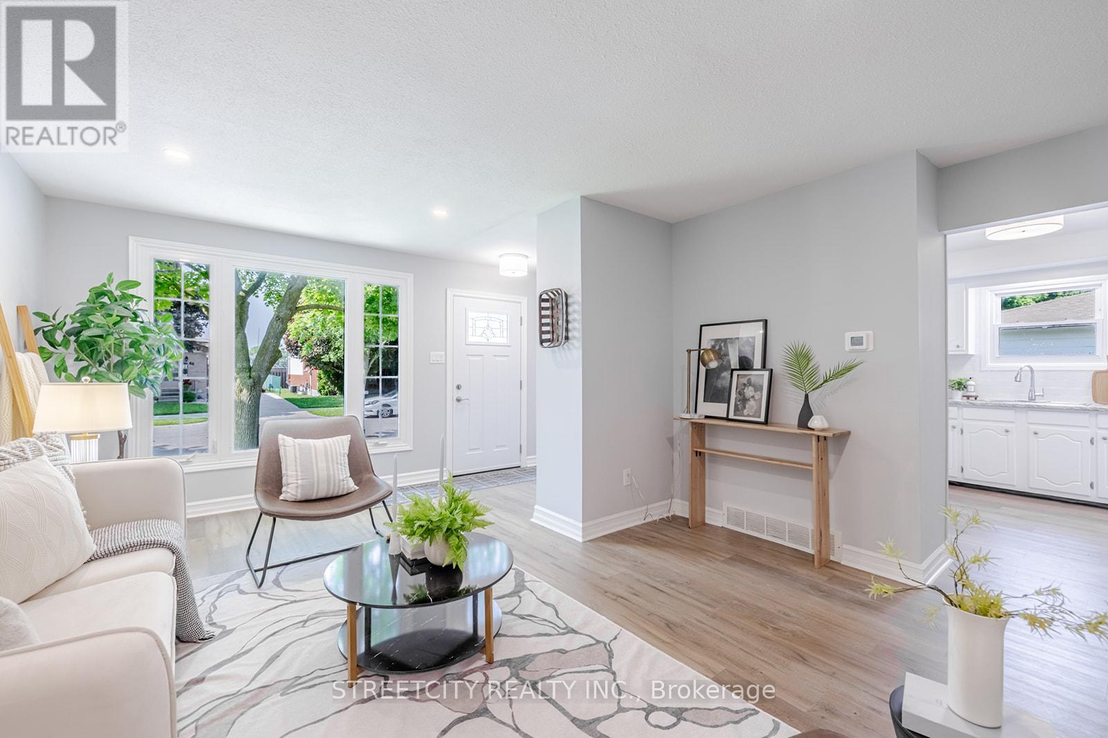 Photo 9 of 49 for 41 Fennell Crescent