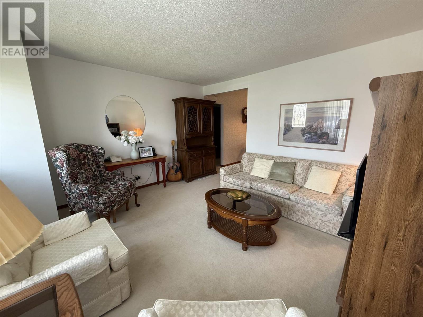 Property at 855 St. Clair AVE image 3